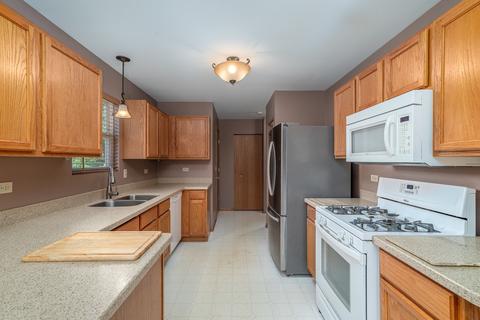 5824 Lake Pointe Dr, Plainfield, IL 60586 photo 9