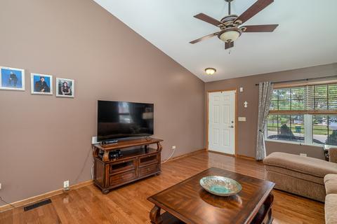 5824 Lake Pointe Dr, Plainfield, IL 60586 photo 4