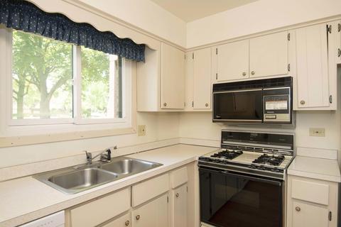 1600 Thames Ct #A, Wheaton, IL 60189 photo 7