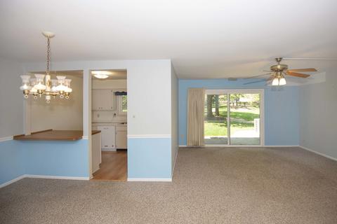 1600 Thames Ct #A, Wheaton, IL 60189 photo 2