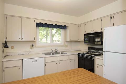 1600 Thames Ct #A, Wheaton, IL 60189 photo 6