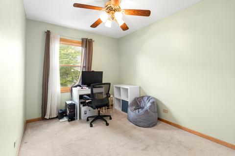 1950 Georgetown Ln, Hoffman Estates, IL 60169 photo 14