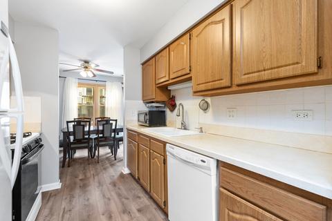 1950 Georgetown Ln, Hoffman Estates, IL 60169 photo 10