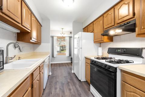1950 Georgetown Ln, Hoffman Estates, IL 60169 photo 11
