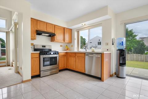 836 Tallgrass Dr, Bartlett, IL 60103 photo 8