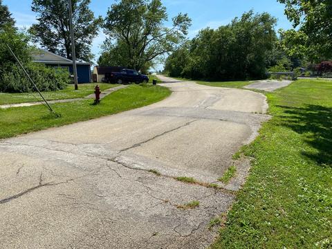 115 W Maple St, Roberts, IL 60962 photo 12
