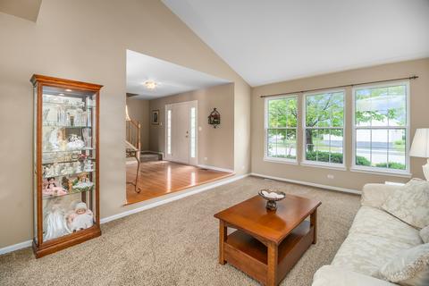2676 Dunrobin Cir, Aurora, IL 60503 photo 7