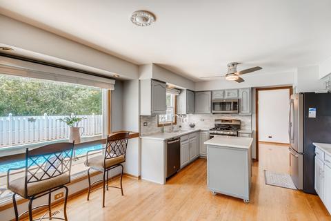 940 Ripple Brook Ln, Elgin, IL 60120 photo 6