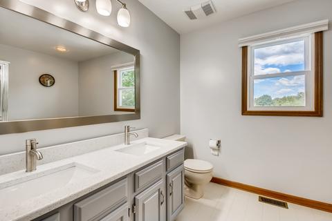 940 Ripple Brook Ln, Elgin, IL 60120 photo 17