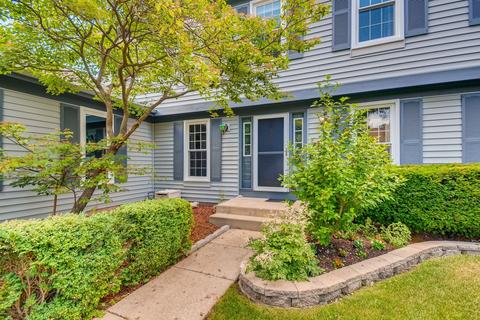940 Ripple Brook Ln, Elgin, IL 60120 photo 3