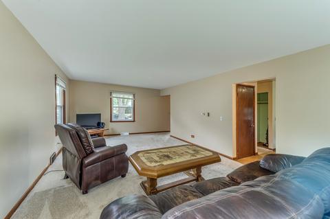 1313 Blackhawk Dr, Elgin, IL 60120 photo 8