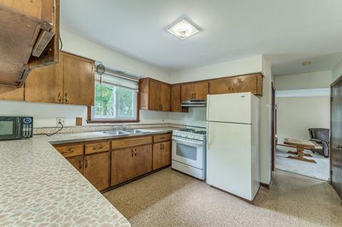 1313 Blackhawk Dr, Elgin, IL 60120 photo 11