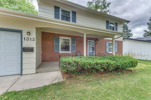 1313 Blackhawk Dr, Elgin, IL 60120 photo 3