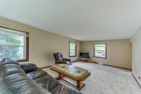 1313 Blackhawk Dr, Elgin, IL 60120 photo 7
