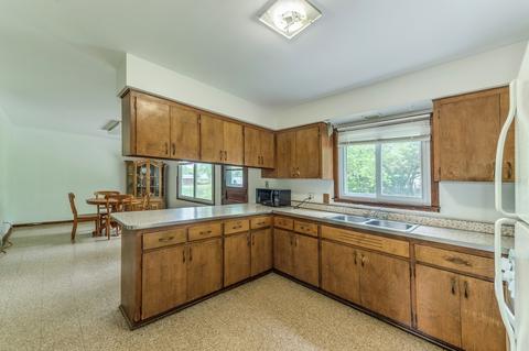 1313 Blackhawk Dr, Elgin, IL 60120 photo 9