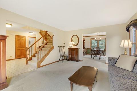 152 Wilcox Dr, Bartlett, IL 60103 photo 8