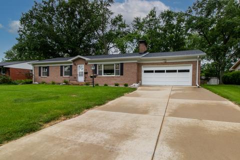 9 Grandview Dr, Normal, IL 61761 photo 2