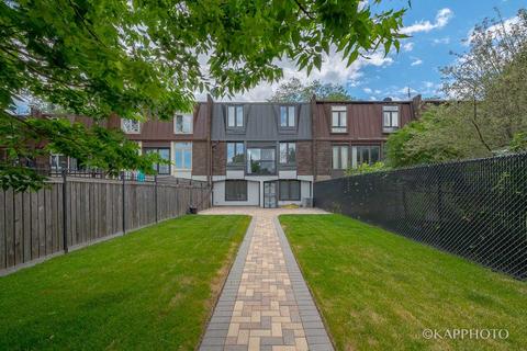616 E 33rd Pl, Chicago, IL 60616 photo 3