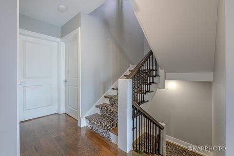 616 E 33rd Pl, Chicago, IL 60616 photo 15