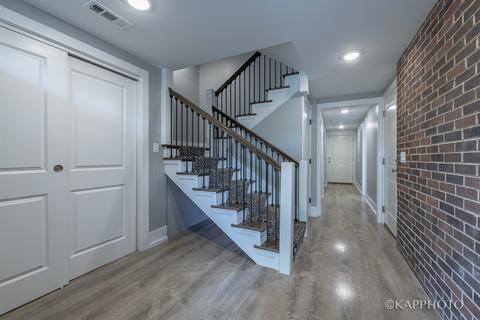 616 E 33rd Pl, Chicago, IL 60616 photo 2