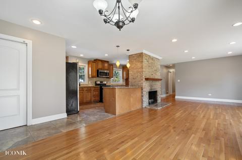 790 E Oak St, Addison, IL 60101 photo 6
