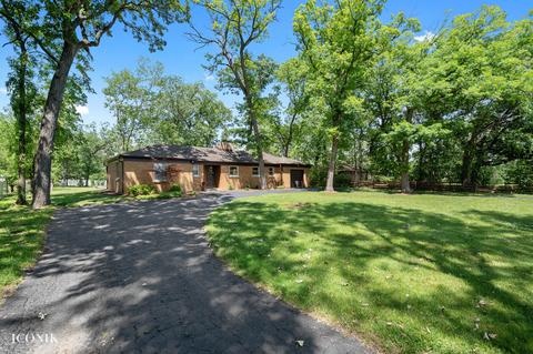 790 E Oak St, Addison, IL 60101 photo 1