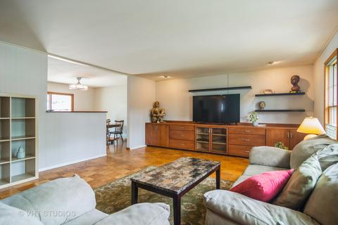 32 N Birch Trl, Wheeling, IL 60090 photo 2