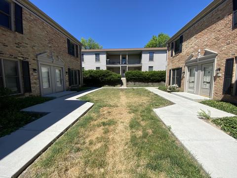 1738 Sessions Walk, Hoffman Estates, IL 60169 photo 2