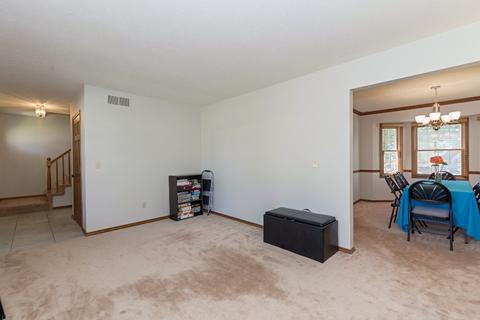 205 Beacon Cir, Bloomington, IL 61704 photo 10