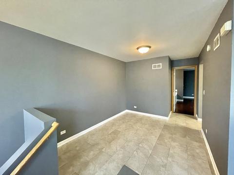 867 Symphony Dr, Aurora, IL 60504 photo 2