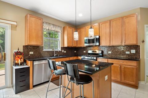 5784 Red Oak Dr, Hoffman Estates, IL 60192 photo 4