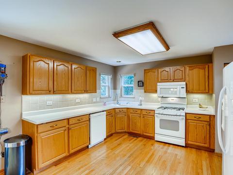 4748 Oregon Trl, Mchenry, IL 60050 photo 5
