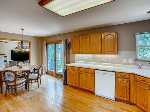 4748 Oregon Trl, Mchenry, IL 60050 photo 6