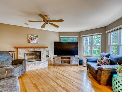 4748 Oregon Trl, Mchenry, IL 60050 photo 9