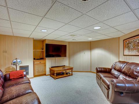 4748 Oregon Trl, Mchenry, IL 60050 photo 17