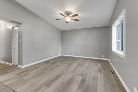 4003 Raven Ln, Rolling Meadows, IL 60008 photo 2