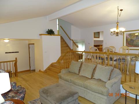 3437 Maple Leaf Dr, Glenview, IL 60026 photo 4