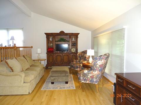 3437 Maple Leaf Dr, Glenview, IL 60026 photo 3