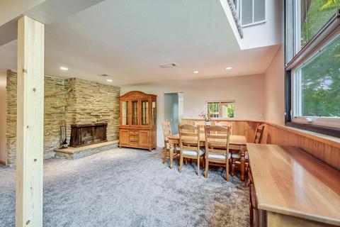 803 Spring St, Roselle, IL 60172 photo 5