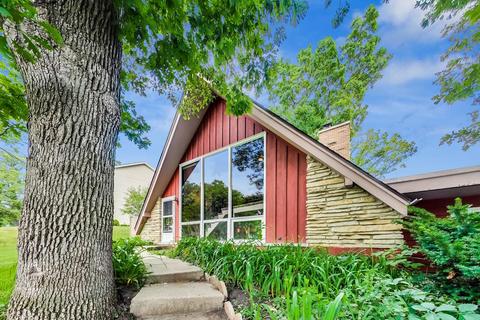 803 Spring St, Roselle, IL 60172 photo 1
