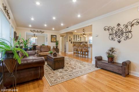 1164 S Wolf Rd, Des Plaines, IL 60016 photo 5