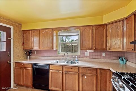 329 Dover Dr, Des Plaines, IL 60018 photo 11