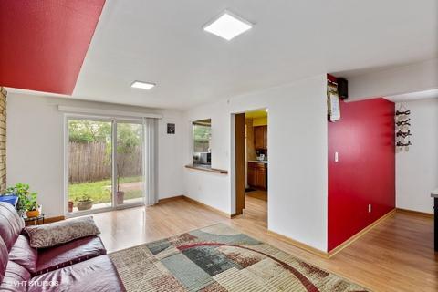 329 Dover Dr, Des Plaines, IL 60018 photo 8