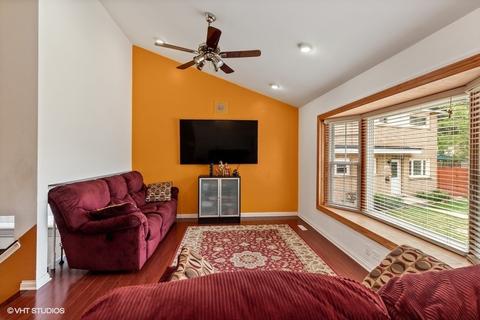 329 Dover Dr, Des Plaines, IL 60018 photo 4