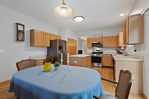 137 Ash Dr, Bolingbrook, IL 60490 photo 7