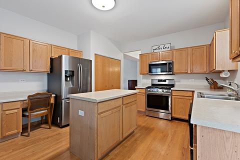 137 Ash Dr, Bolingbrook, IL 60490 photo 5