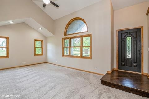 8909 Hidden Trl, Spring Grove, IL 60081 photo 3