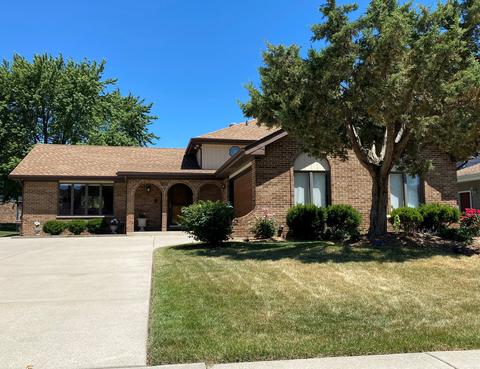 924 W Surrey Rd, Addison, IL 60101 photo 1