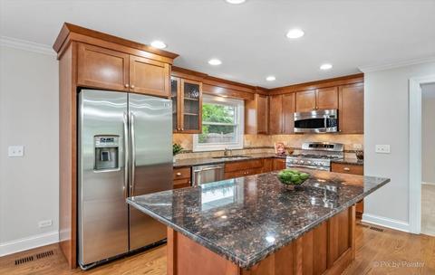 1838 N Howard St, Wheaton, IL 60187 photo 3