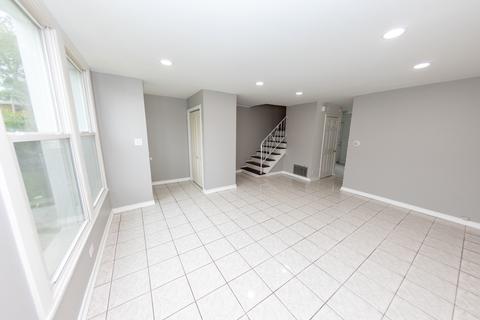 2059 Pine St #B, Des Plaines, IL 60018 photo 3